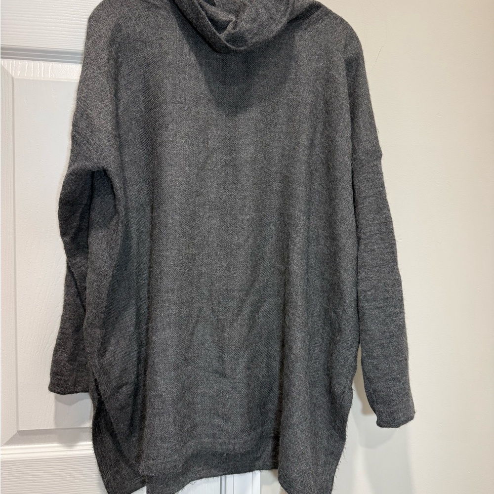 CUYANA 100% Baby Alpaca Wool
Turtleneck Sweater XS/SM Womens Gray
Pullover Knit